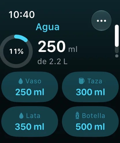Vitaclaris en el Apple Watch: Agua, 250 de 2.2 L hoy, 11%, con botones para un vaso, una taza, una lata y una botella.
