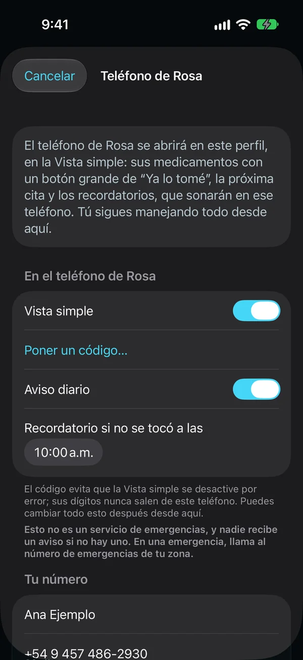 Preparar el teléfono de una mamá desde el tuyo: se abrirá en su perfil, en la Vista simple, con la Vista simple y el aviso diario activados, un recordatorio si no se tocó a las 10:00 a. m. y tu número para llamarte con un toque.