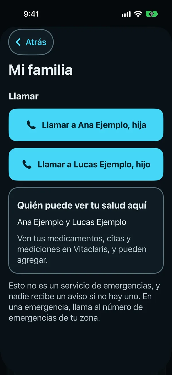 Mi familia en el teléfono de una mamá: botones grandes para llamar a su hija y a su hijo; quién puede ver su salud aquí; y que no es un servicio de emergencias.