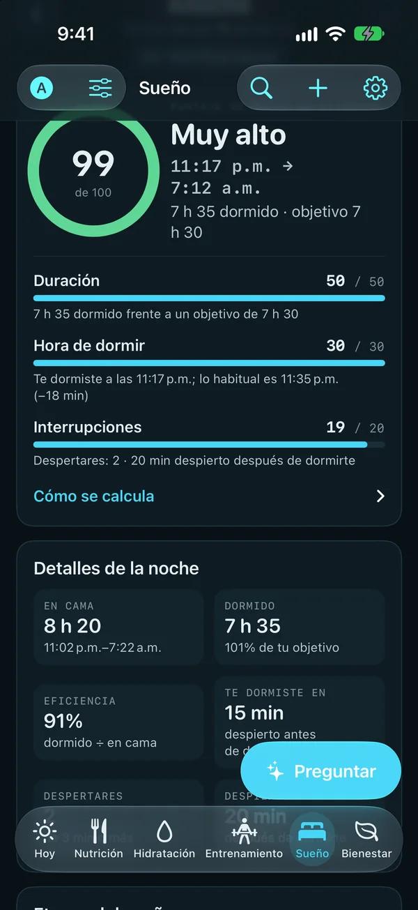 Sueño: el puntaje de anoche, 99 de 100, muy alto: 7 horas 35 dormido frente a un objetivo de 7 horas 30, con la duración, la hora de dormir y las interrupciones, y los detalles de la noche.