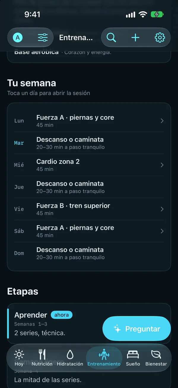 Tu plan de entrenamiento: la semana, con fuerza el lunes, el viernes y el sábado, cardio en zona 2 el miércoles, y descanso o una caminata los otros días; después sus etapas, empezando por Aprender, semanas 1 a 3, dos series con foco en la técnica.